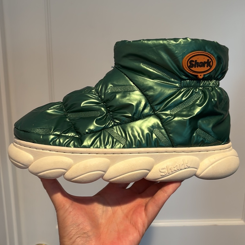 Shark size 42 - 43 puffy shimmery green lightweight ankle boot slippers - Picture 11 of 15